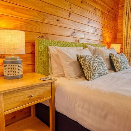 Paparoa Beach Hideaway With Hot Tub Barrytown Exteriör bild