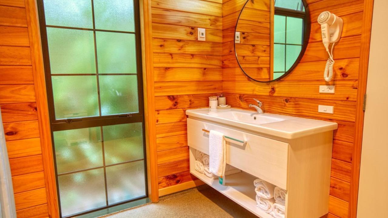Paparoa Beach Hideaway With Hot Tub Barrytown Exteriör bild
