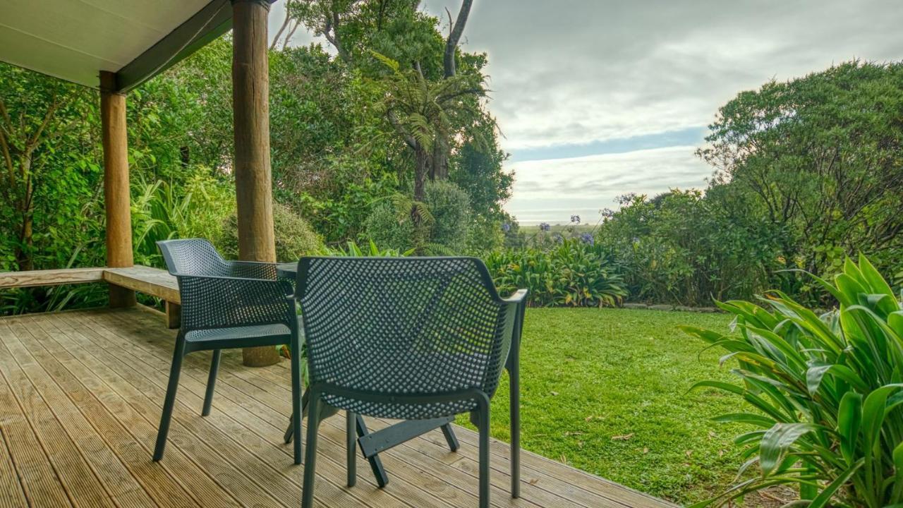 Paparoa Beach Hideaway With Hot Tub Barrytown Exteriör bild