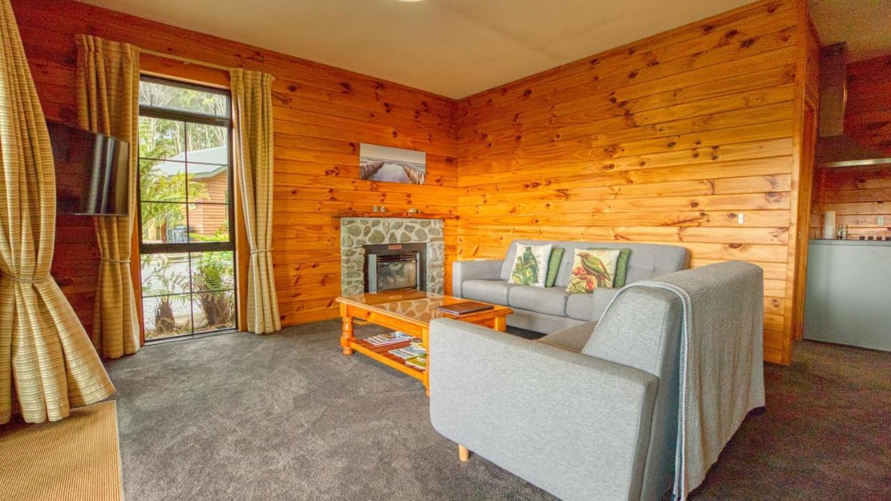 Paparoa Beach Hideaway With Hot Tub Barrytown Exteriör bild