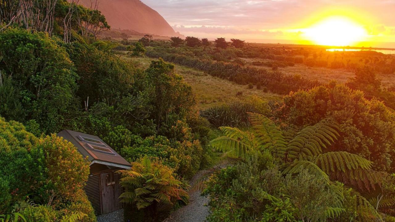 Paparoa Beach Hideaway With Hot Tub Barrytown Exteriör bild