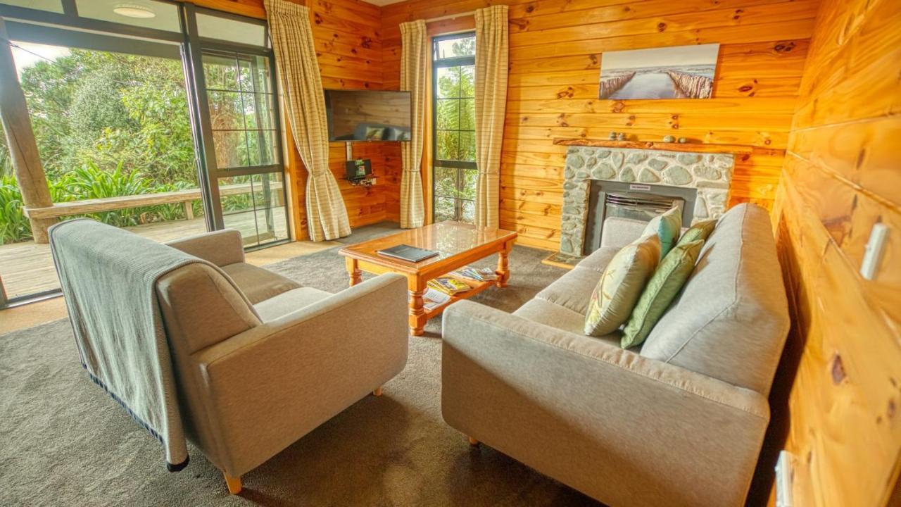 Paparoa Beach Hideaway With Hot Tub Barrytown Exteriör bild