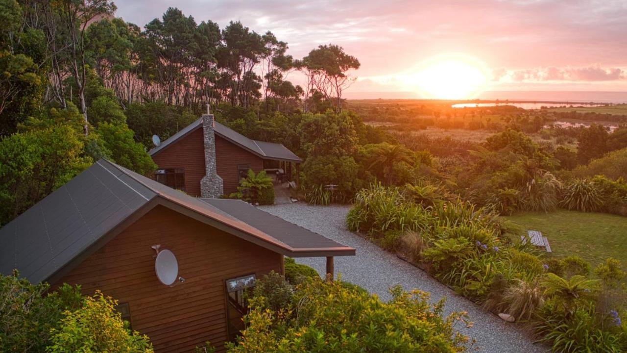 Paparoa Beach Hideaway With Hot Tub Barrytown Exteriör bild