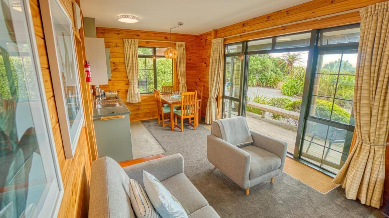 Paparoa Beach Hideaway With Hot Tub Barrytown Exteriör bild