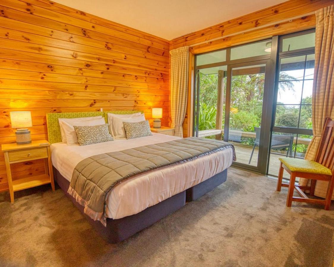 Paparoa Beach Hideaway With Hot Tub Barrytown Exteriör bild