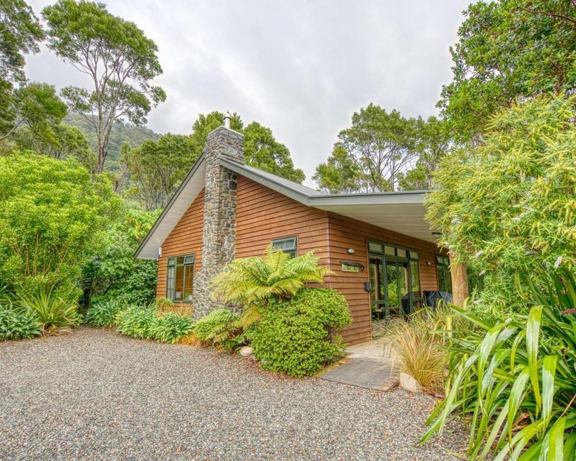 Paparoa Beach Hideaway With Hot Tub Barrytown Exteriör bild