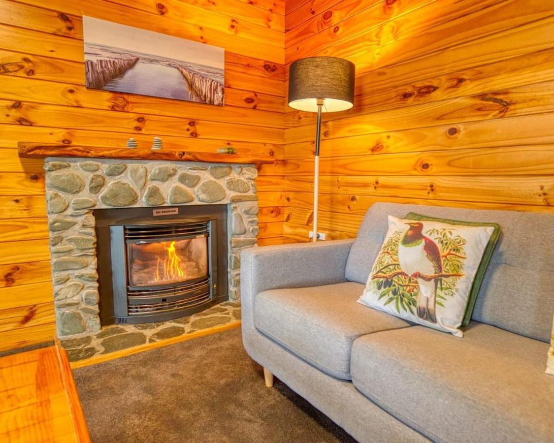 Paparoa Beach Hideaway With Hot Tub Barrytown Exteriör bild