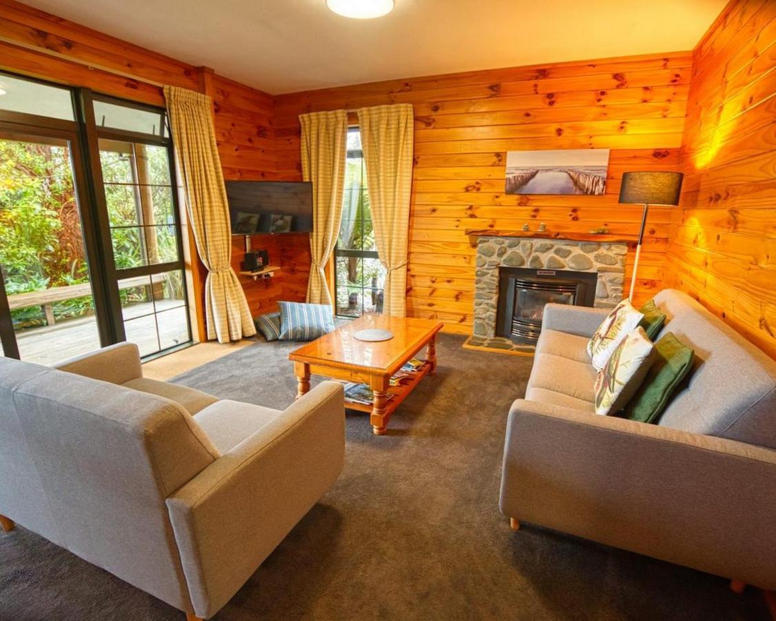 Paparoa Beach Hideaway With Hot Tub Barrytown Exteriör bild