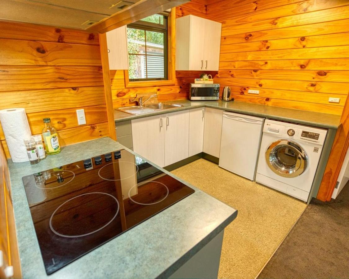 Paparoa Beach Hideaway With Hot Tub Barrytown Exteriör bild