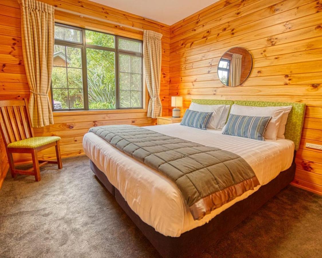 Paparoa Beach Hideaway With Hot Tub Barrytown Exteriör bild