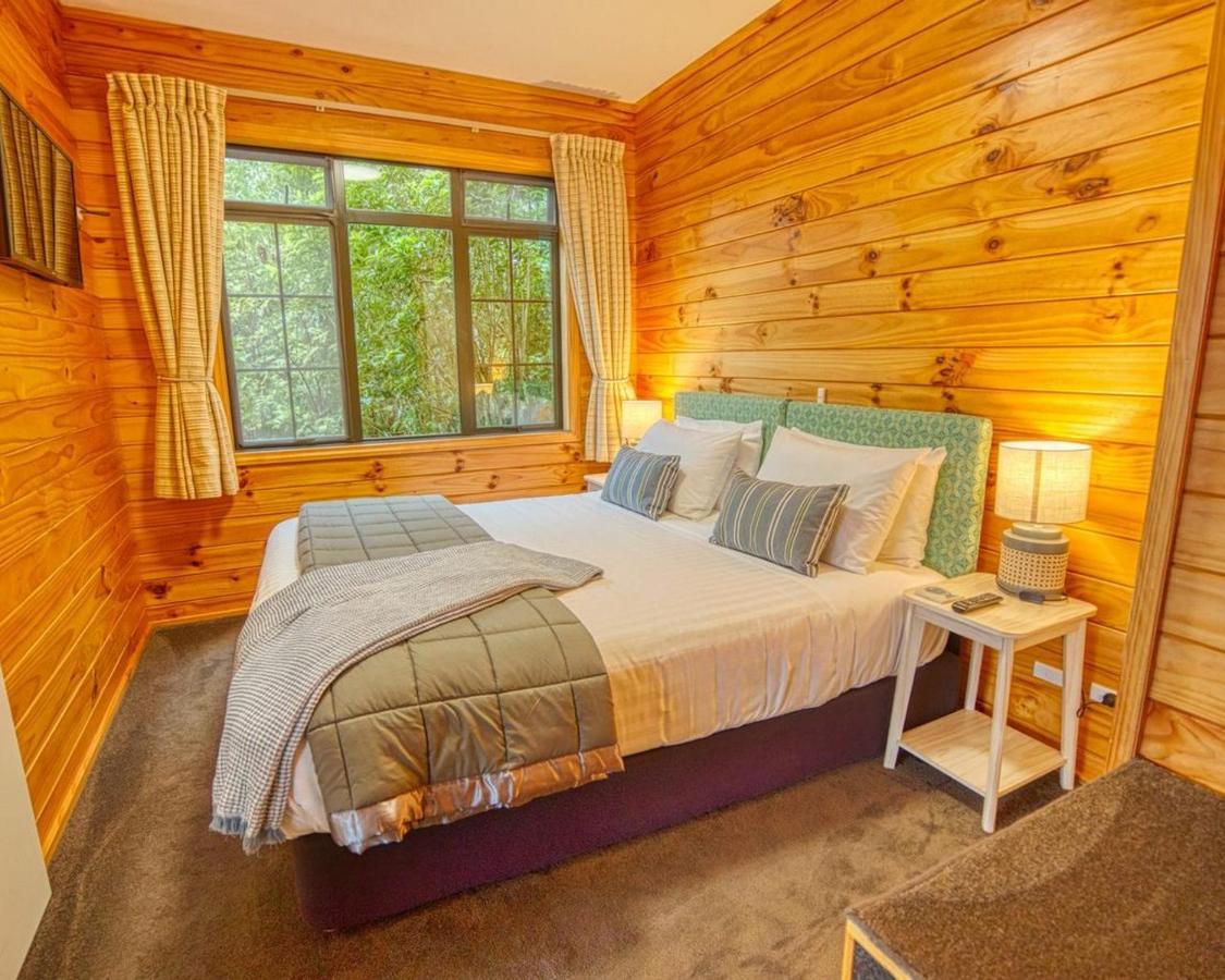 Paparoa Beach Hideaway With Hot Tub Barrytown Exteriör bild