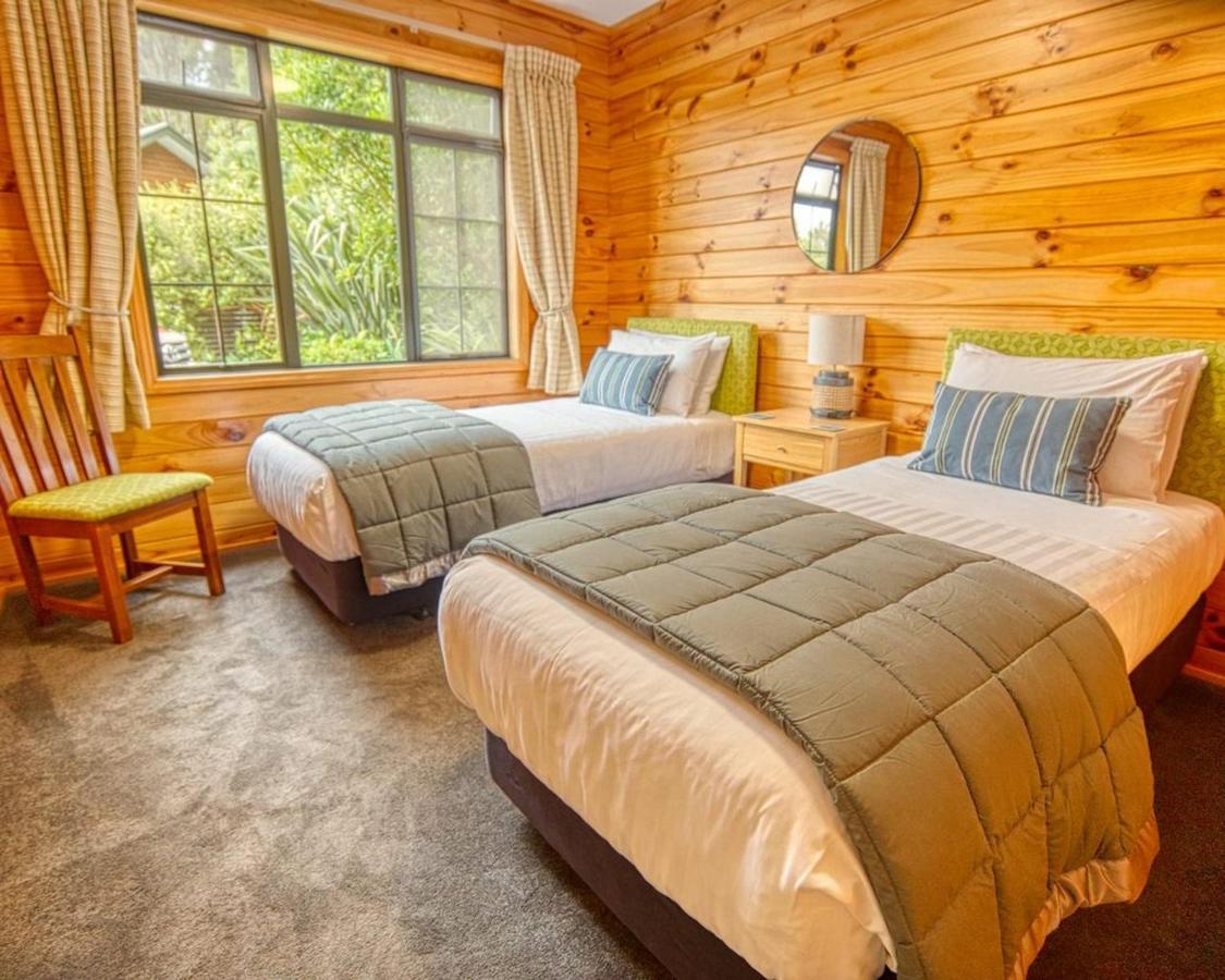 Paparoa Beach Hideaway With Hot Tub Barrytown Exteriör bild