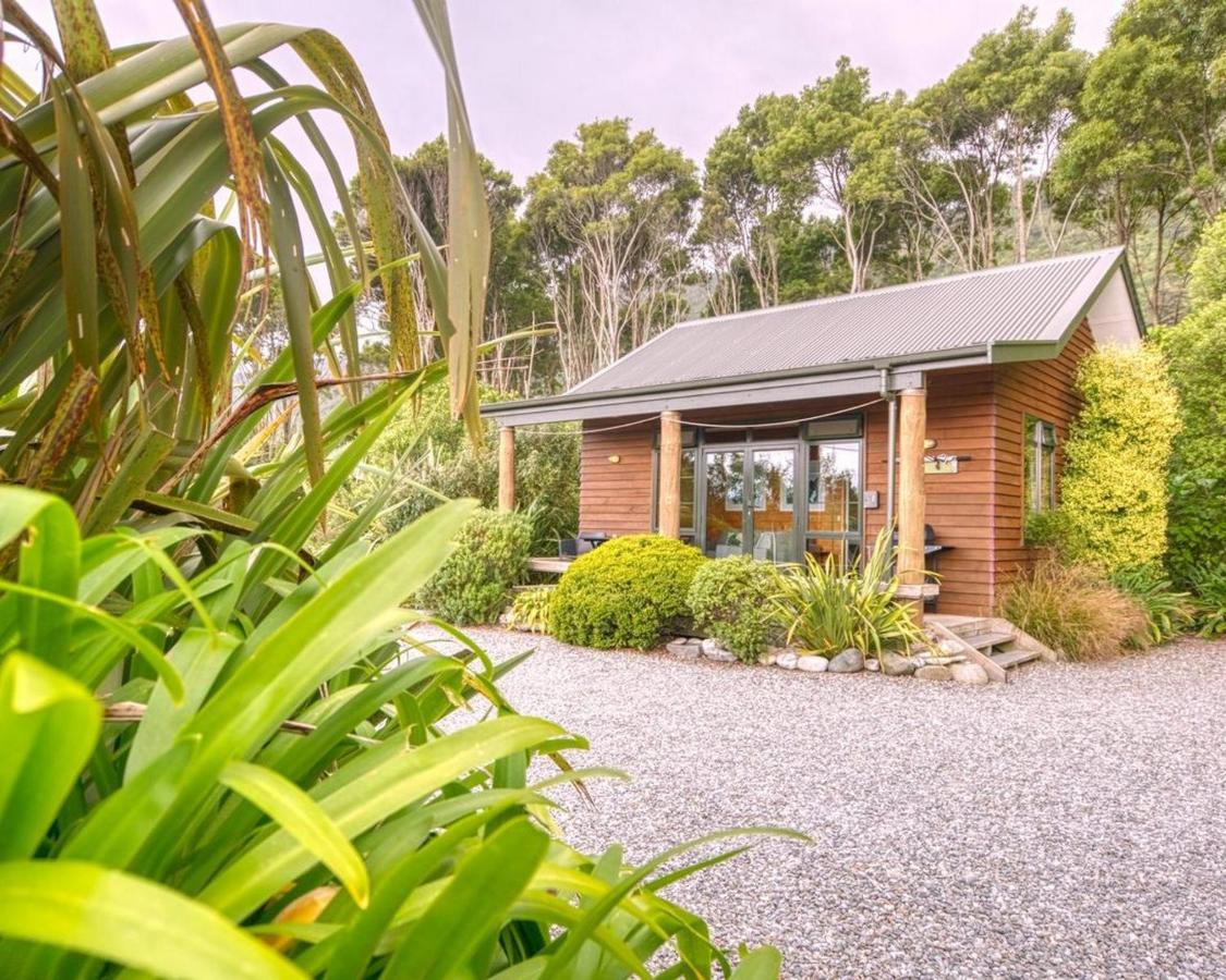 Paparoa Beach Hideaway With Hot Tub Barrytown Exteriör bild