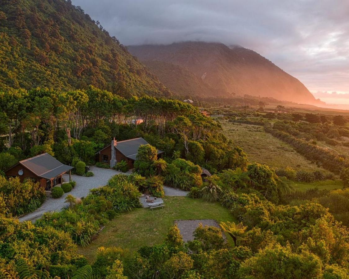 Paparoa Beach Hideaway With Hot Tub Barrytown Exteriör bild