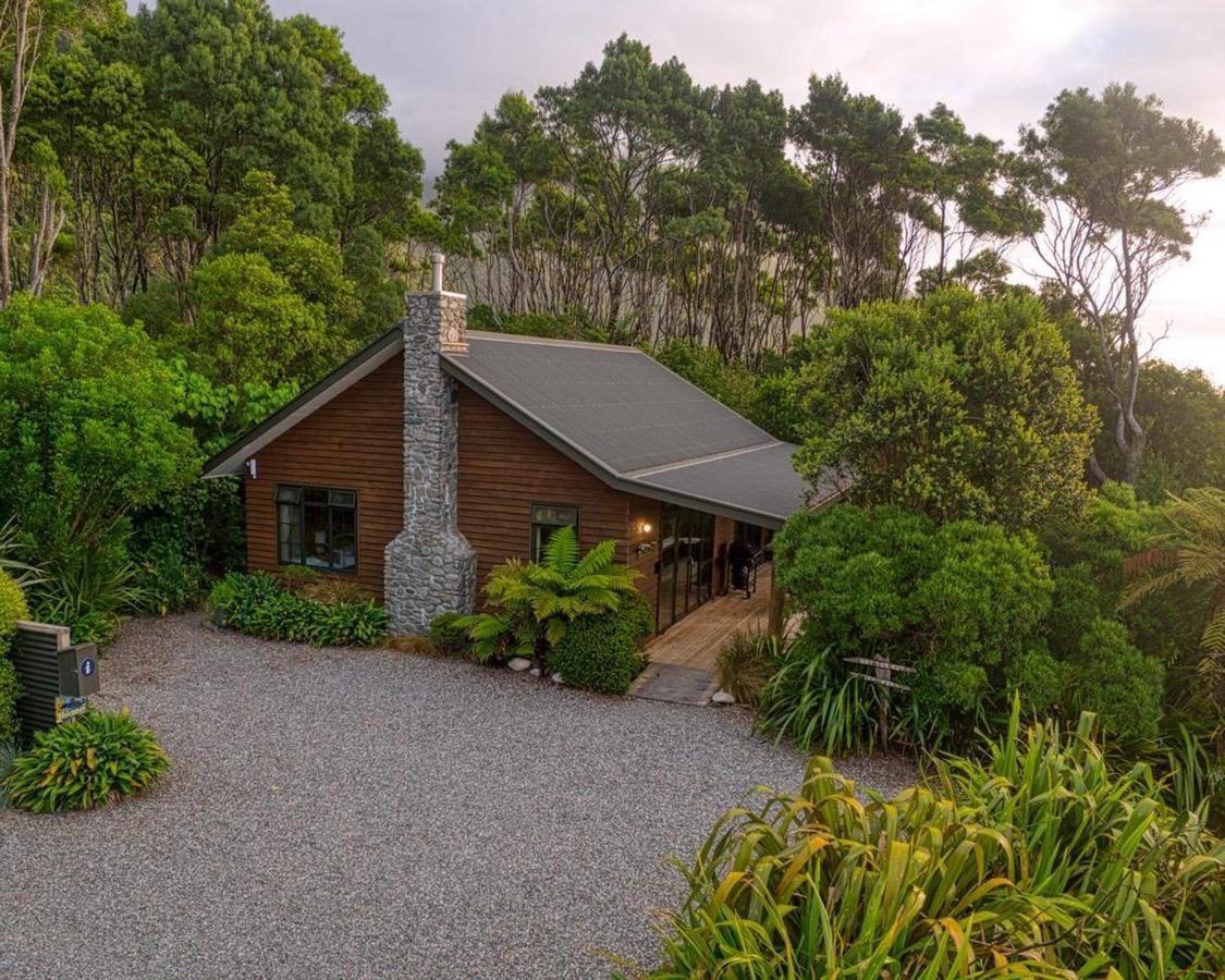 Paparoa Beach Hideaway With Hot Tub Barrytown Exteriör bild